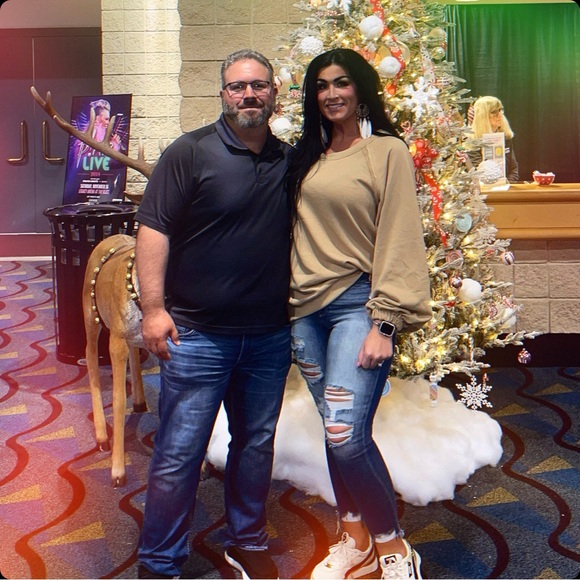 Meet your Posher, Dakota - Picture 2 of 7